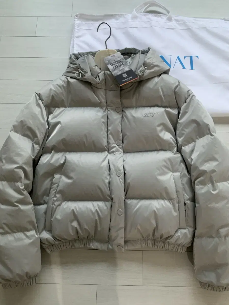 타낫 머디 푸퍼 자켓 실버 Muddy puffer jacket